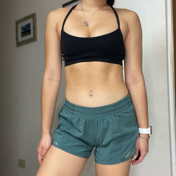 Lululemon hotty hot shorts LR 4β green smoke - Picture 5 of 7